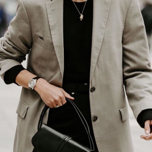 Come indossare il blazer nell’autunno 2022 con abbinamenti casual