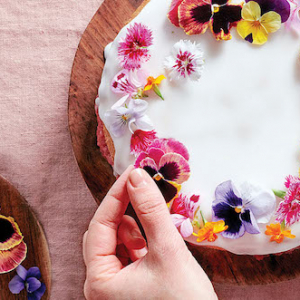 Dall’aiuola al piatto, ecco i fiori commestibili facili da coltivare!