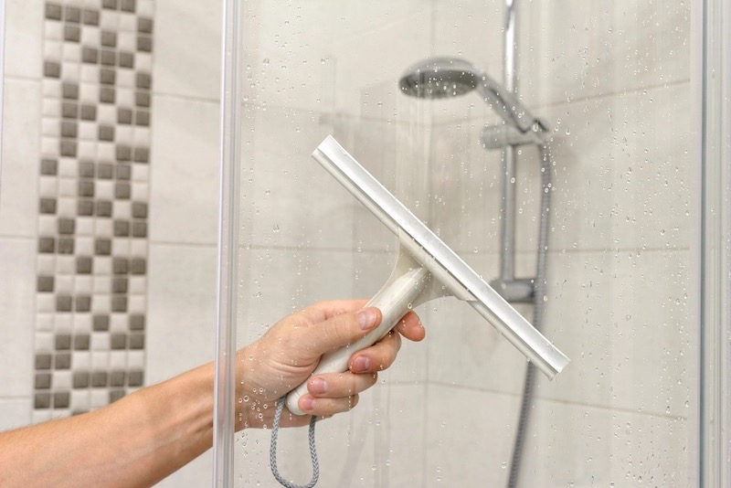 lavare i vetri del bagno con shampoo