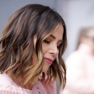 Pixie, bob, caschetto…Conferisci luce all’acconciatura con il balayage capelli corti alla moda!