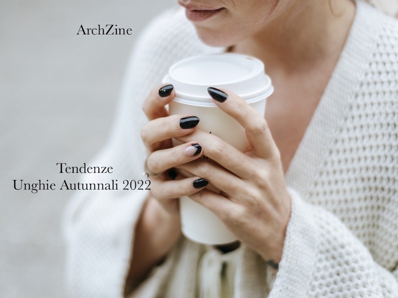 manicure 2022 in autunno con smalto verde