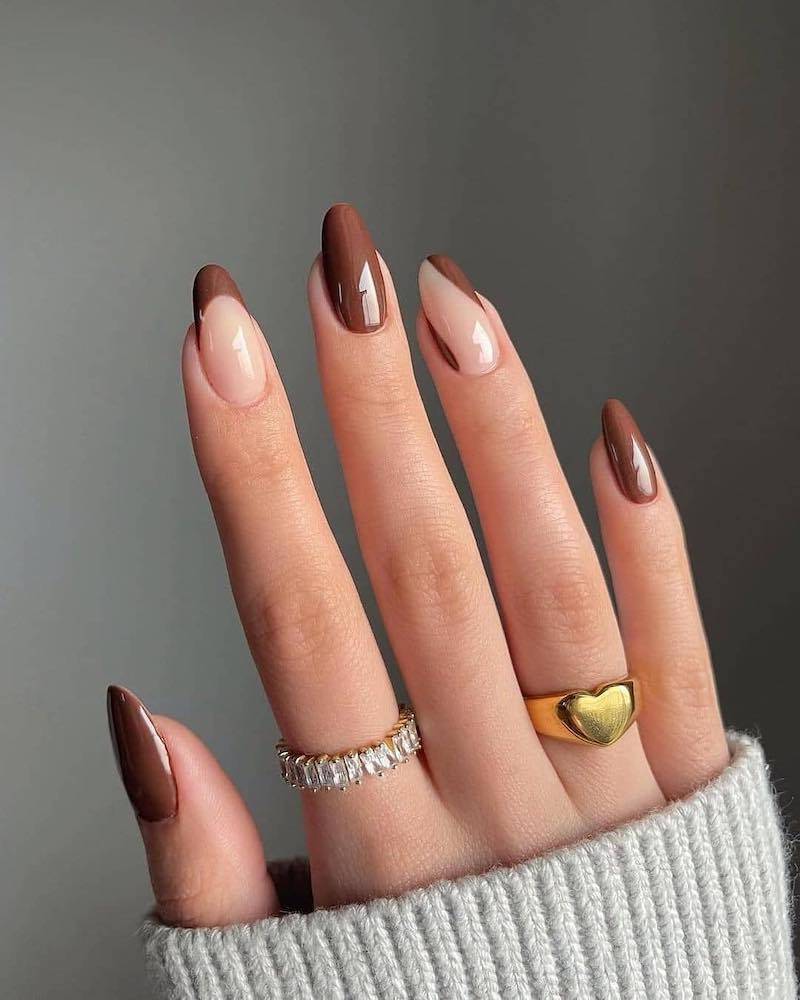 unghie autunno 2022 di colore marrone