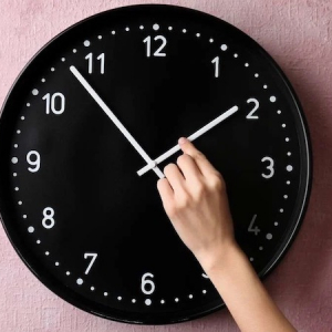 Cambio ora solare 2022: aggiungiamo un ora di sonno in più!