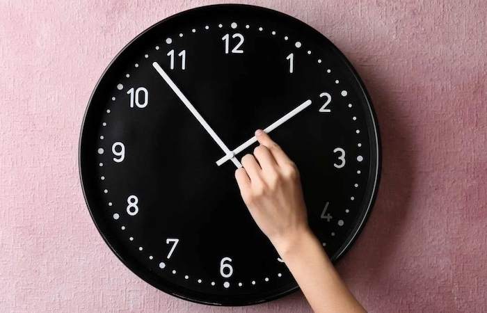 Cambio ora solare 2022: aggiungiamo un ora di sonno in più!