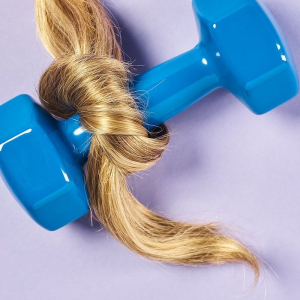 Capelli lunghi e nutriti: ecco il migliore olio per capelli lunghi, e non è l’olio di ricino!