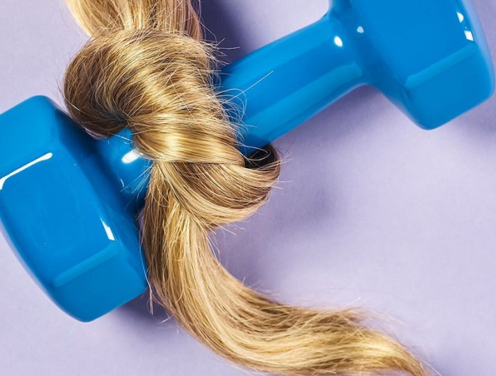 Capelli lunghi e nutriti: ecco il migliore olio per capelli lunghi, e non è l’olio di ricino!