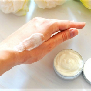 Ricetta per una crema mani fai da te idratante e lenitiva!