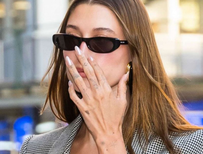 Unghie perlate di Hailey Bieber e come farle a casa con tutorial