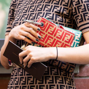 Colori unghie autunno 2022: lo smalto marrone è la Hit della stagione!