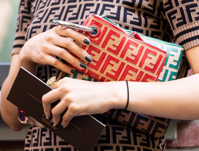 Colori unghie autunno 2022: lo smalto marrone è la Hit della stagione!