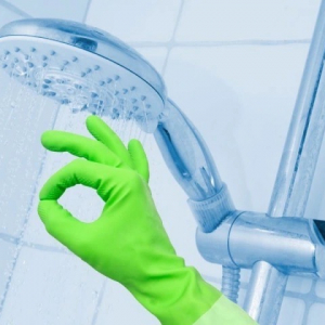 Come pulire una cabina doccia molto sporca: 4 metodi della nonna infallibili!