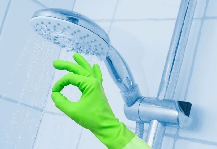 Come pulire una cabina doccia molto sporca: 4 metodi della nonna infallibili!