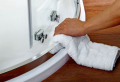Come pulire una cabina doccia molto sporca: 4 metodi della nonna infallibili!