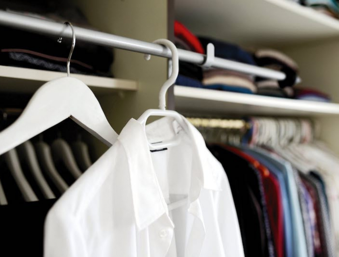 Rimuovere le macchie di candeggina sui tessuti colorati e delicati!