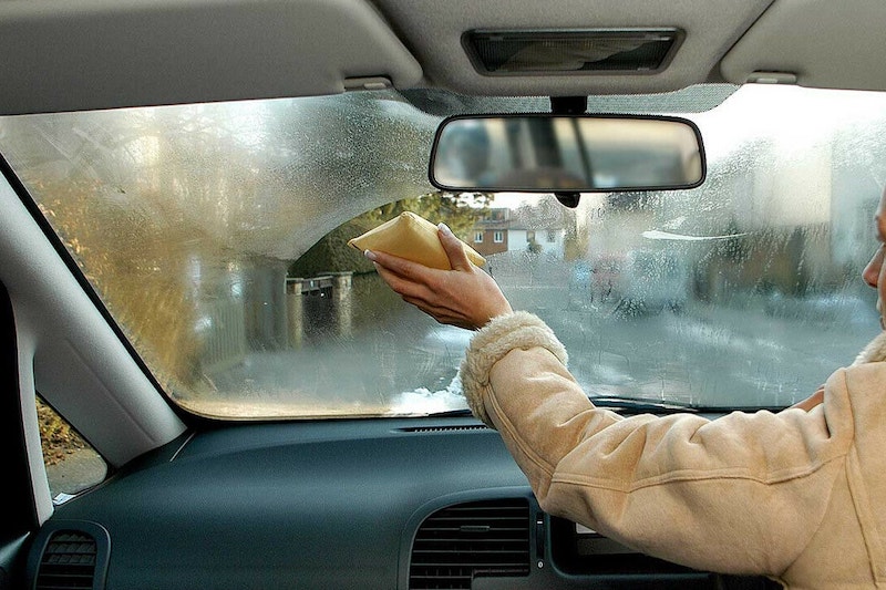 come eliminare l umiditа dall auto pulire il vetro