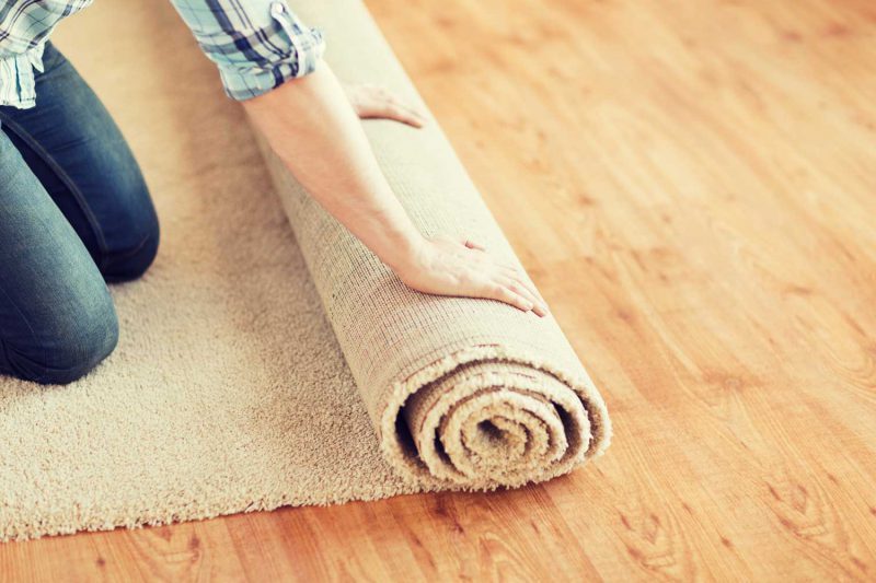 mettere tappeto beige sul pavimento riscaldare il pavimento