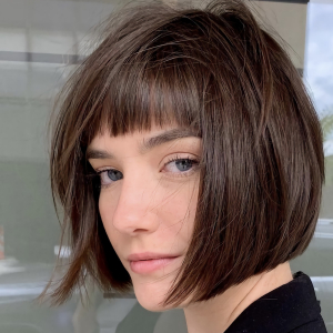 Tagli di capelli con frangia 2023: incornicia il viso con lunghezze strutturate!