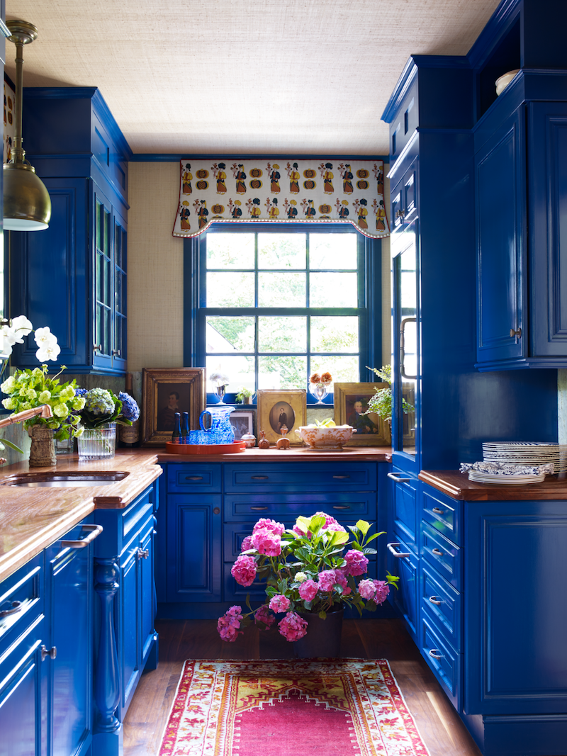 mobili di legno in blu cucina brutta