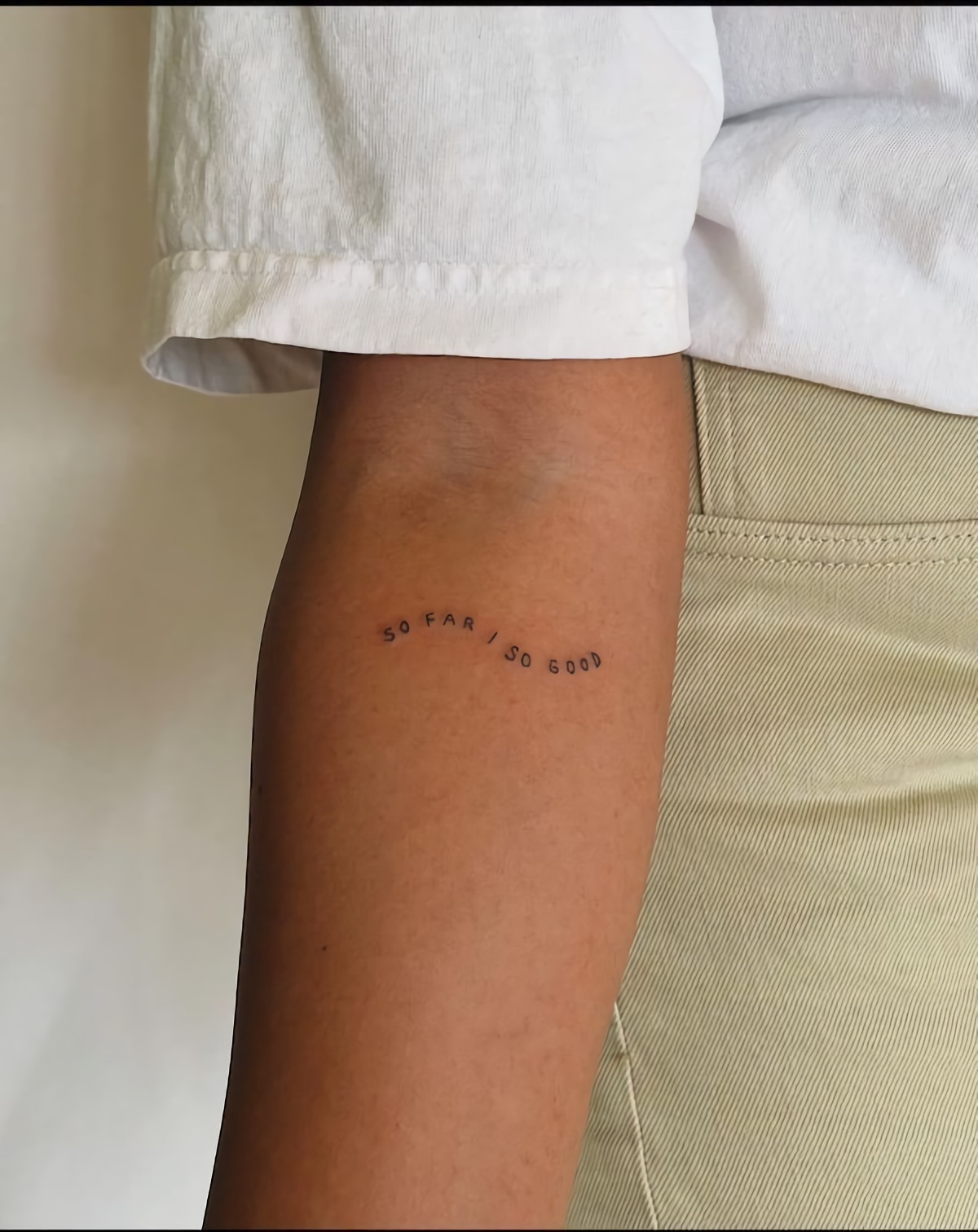 tattoo avambraccio donna tatuaggio con scritta in inglese