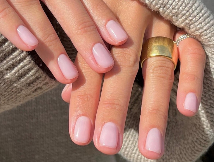 Il colore smalto unghie corte 2023 tra le tendenze Hot del momento!