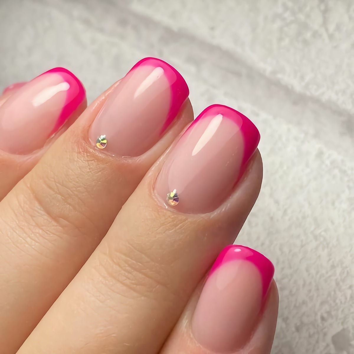 french manicure rosa decorazioni unghie con brillantini swarovski