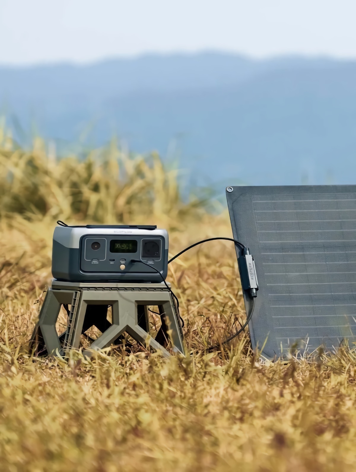 generatore di energia solare portatile in campeggio