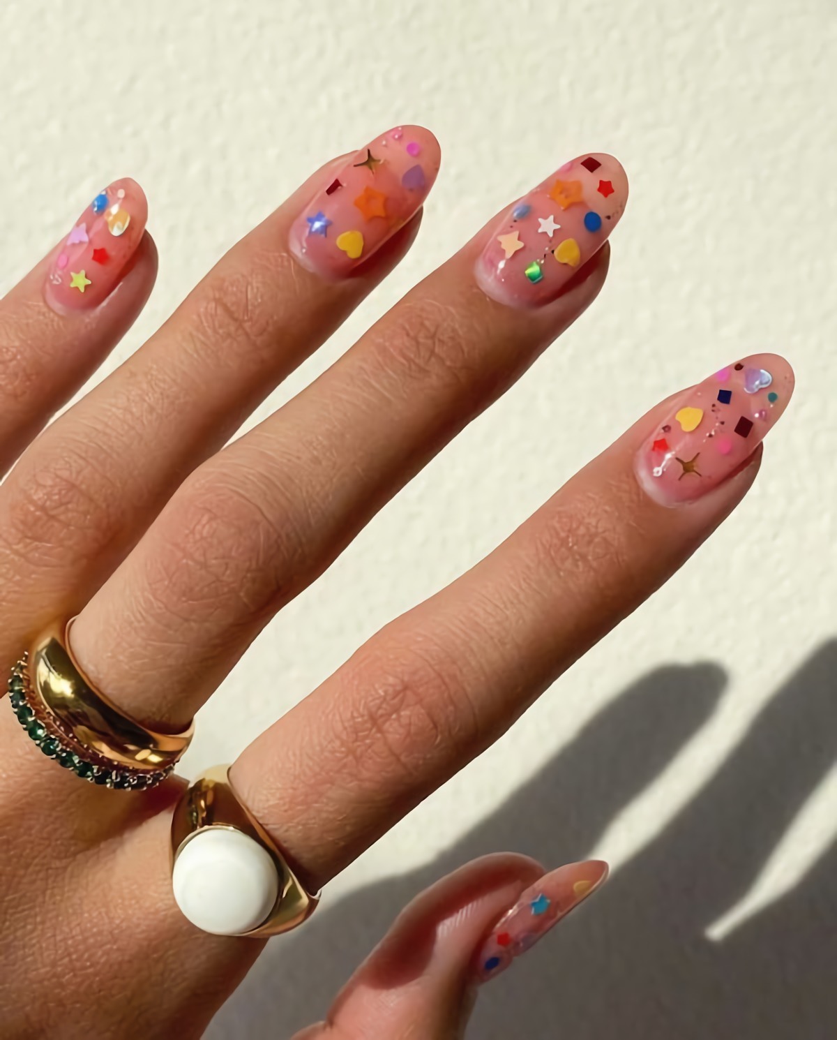 manicure unghie ovali smalto jelly trasparente disegni emoji