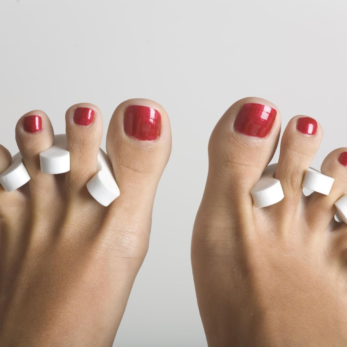 pedicure piedi donna unghie con smalto rosso