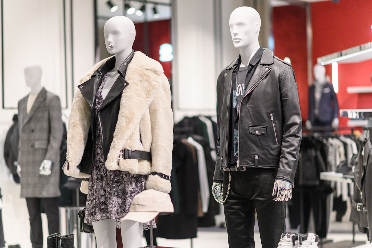 saldi invernali 2023 negozio di abbigliamento moda
