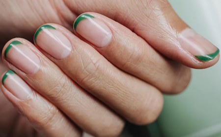 Micro french manicure: la prova d’eccellenza del Less Is More!