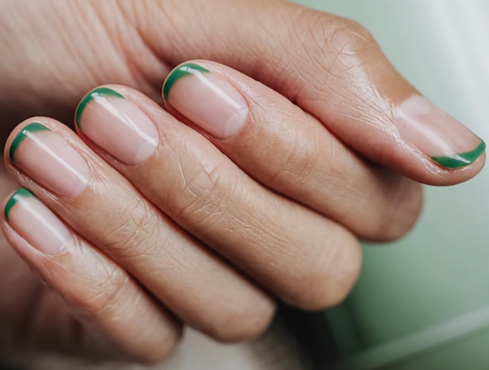Micro french manicure: la prova d’eccellenza del Less Is More!