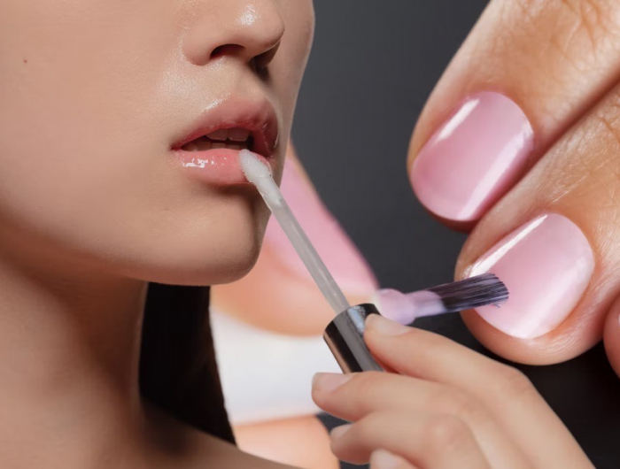 Unghie lip gloss: la nuova tendenza di una manicure effetto lucidalabbra!