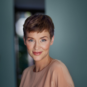 Taglio capelli corti 2023 donne 50 anni: un pixie elegante adatto ad ogni forma del viso!