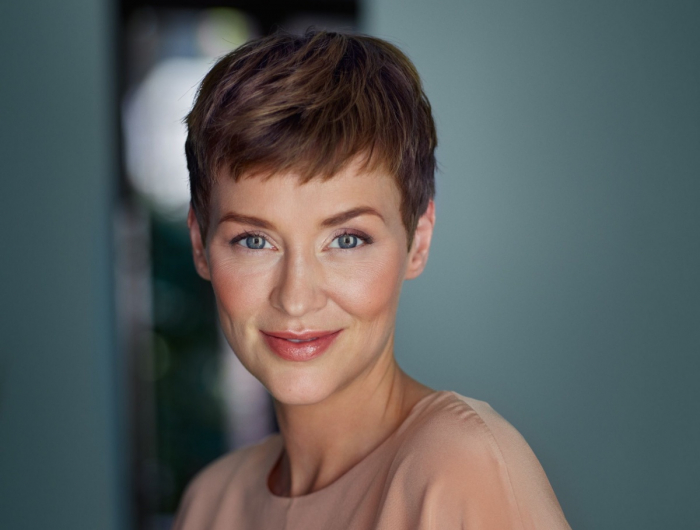 Taglio capelli corti 2023 donne 50 anni: un pixie elegante adatto ad ogni forma del viso!
