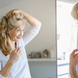Capelli lunghi a 50 anni? Naturalmente si può fare, ecco come!