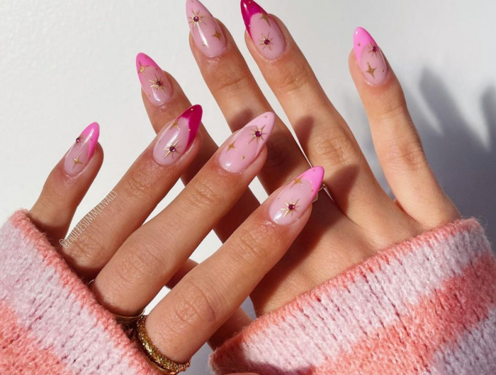 Mani dall’aspetto più giovane e fresco con unghie rosa primavera 2023!