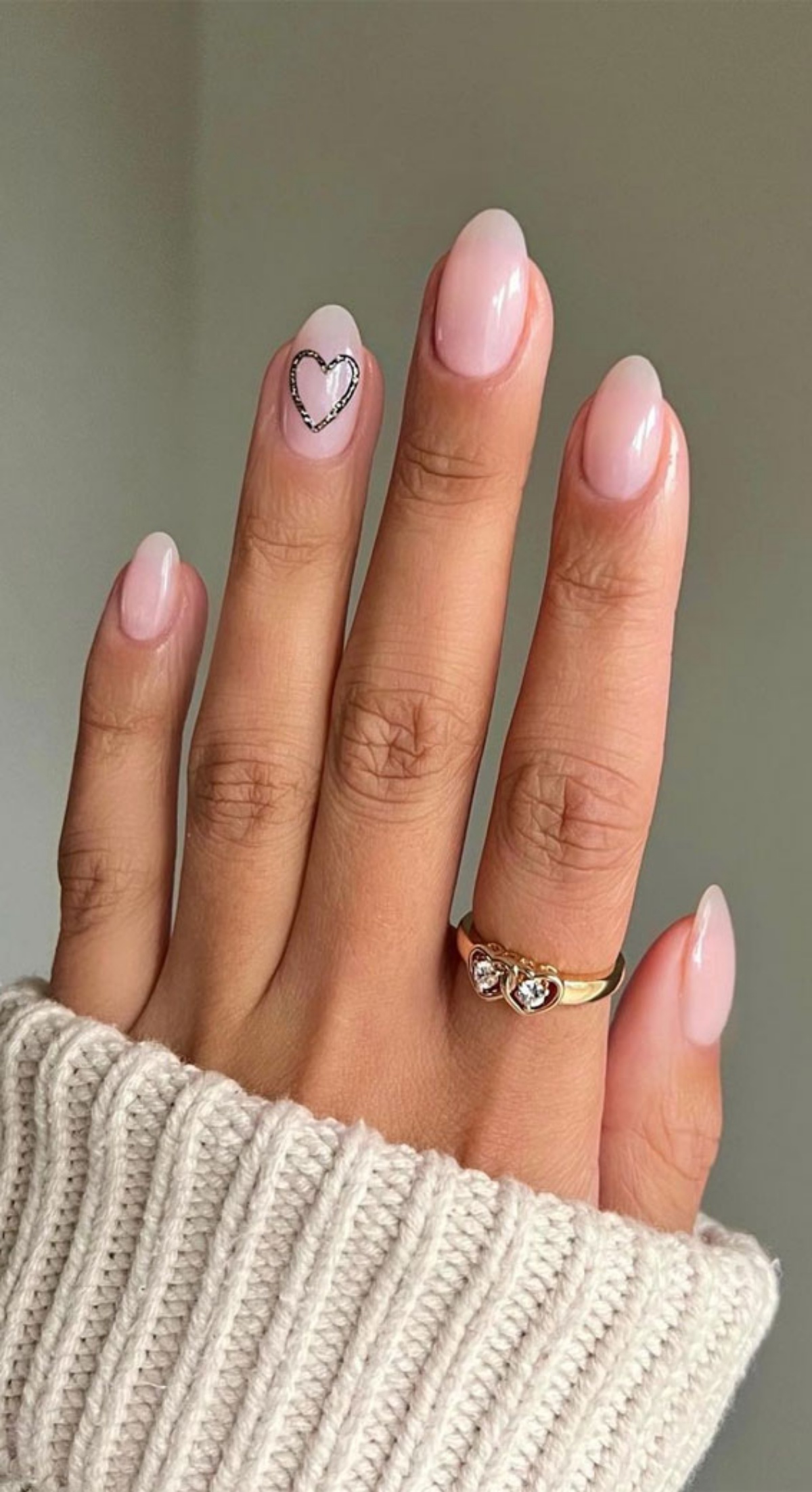 unghie rosa e argento smalto pallido accenti nail disegno cuore