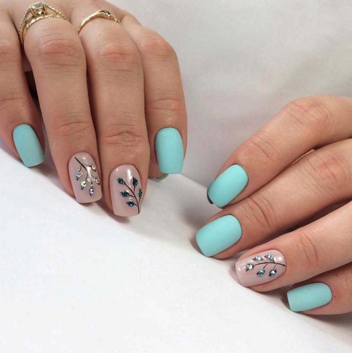 decorazioni manicure unghie con brillantini