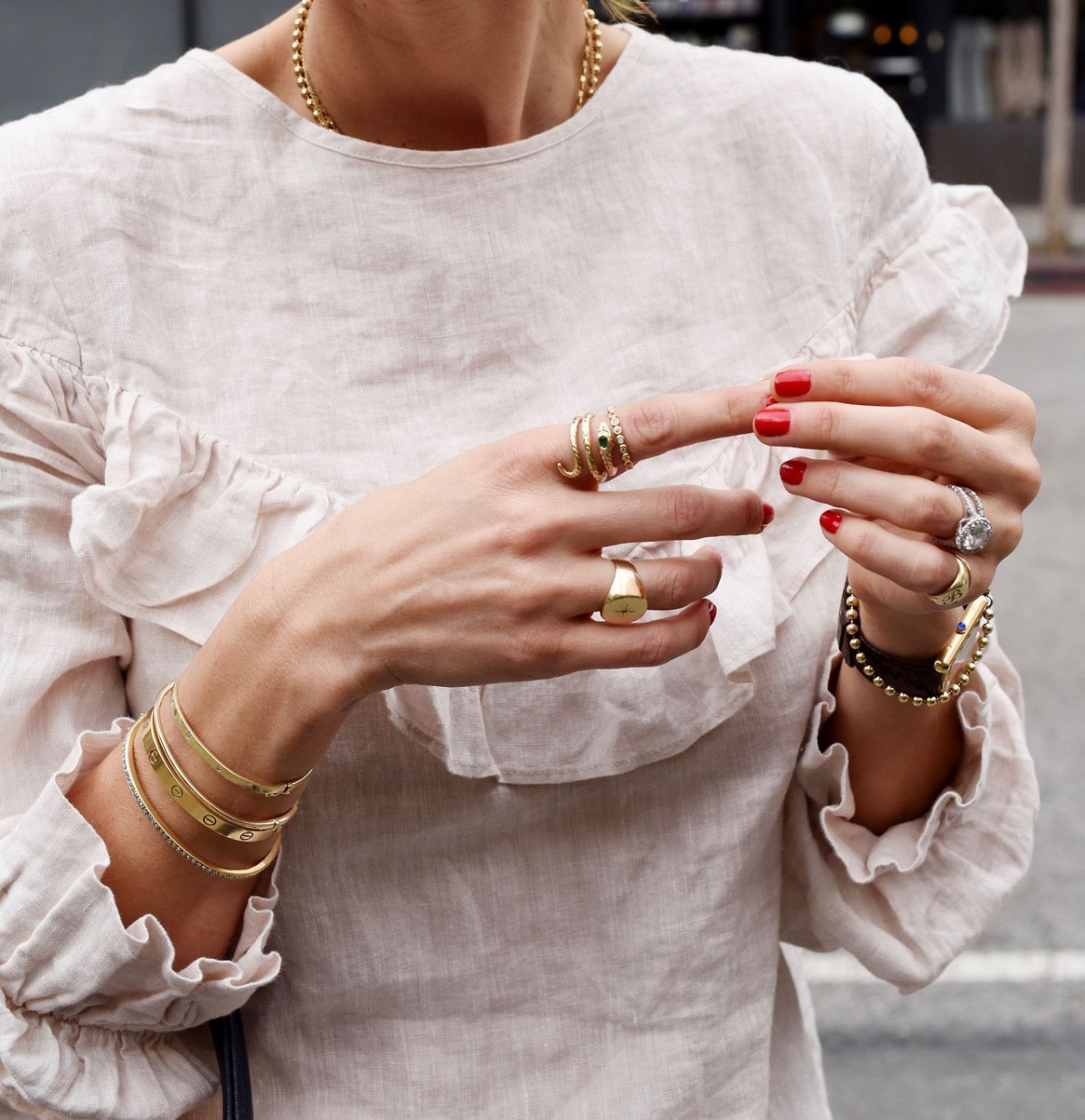 decorazioni unghie semplici donna con smalto rosso