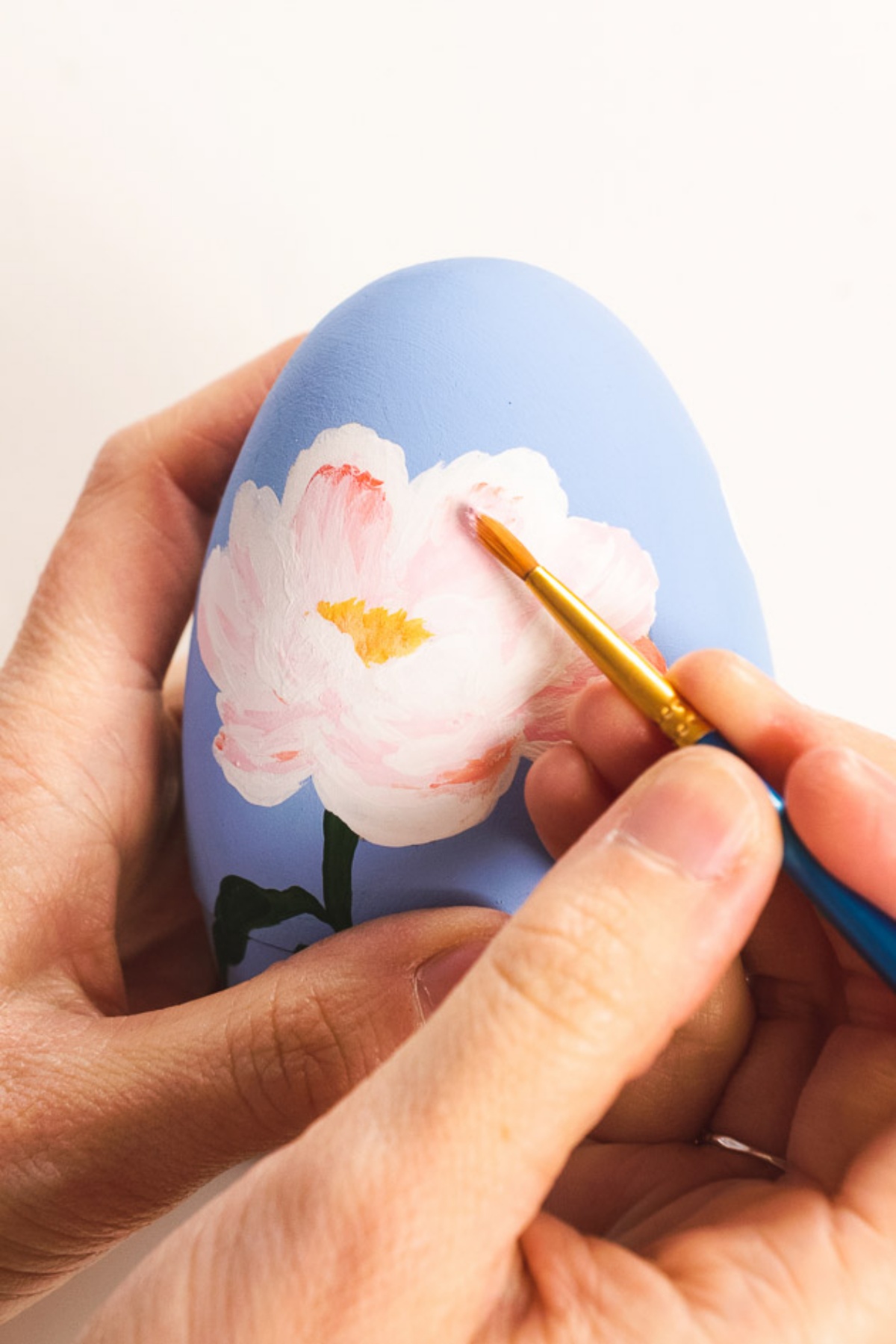 dipingere uovo sodo decorazioni pasquali fai da te