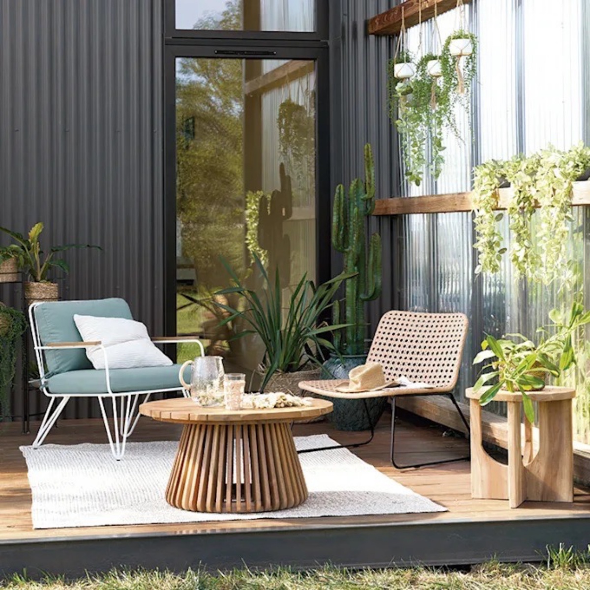 mobili da giardino sostenibili tavolino da esterno con sedie