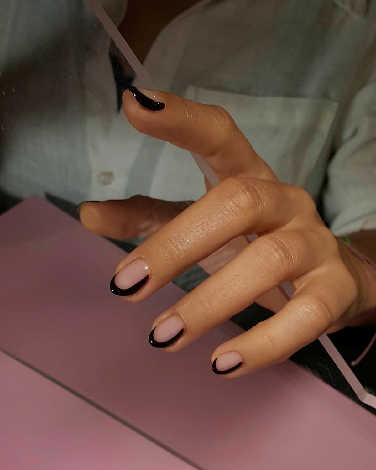 unghie corte ovali smalto gel trasparente french manicure