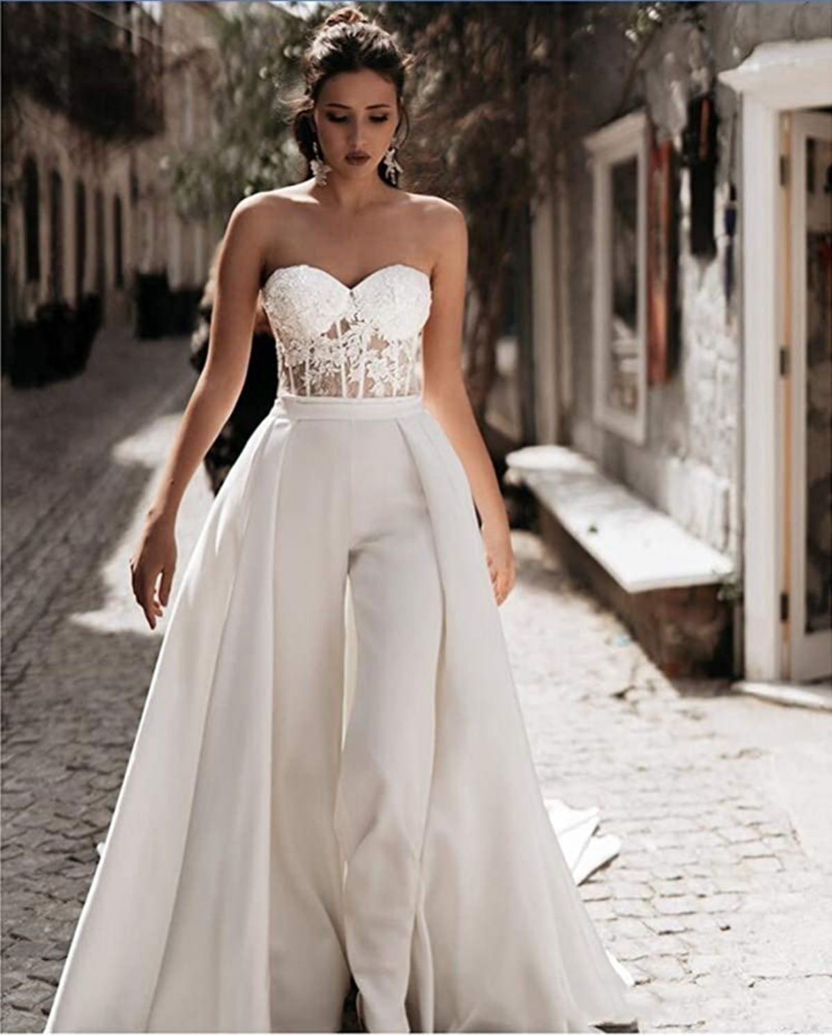 abito da sposa con pantalone bustie con pizzo