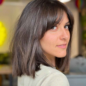 Caschetto lungo con frangia: l’acconciatura che si adatta ad ogni forma del viso!