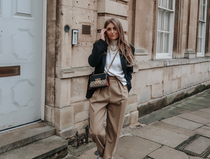 Il blazer nero è must have: ecco cosa indossare sotto per un outfit vincente!