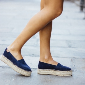 Look affascinanti anche in città indossando le espadrillas!