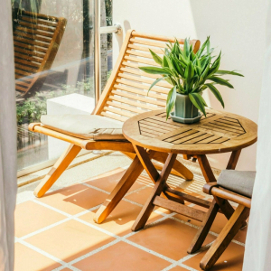 Pratico sistema per arredare un balcone stretto e lungo e sfruttare al massimo lo spazio!