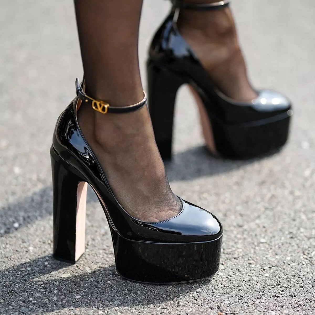sandali alti neri lucidi cinturino scarpe donna