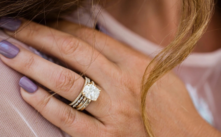 Colori, smalti e forme per le unghie da sposa 2023 a cui puntare!