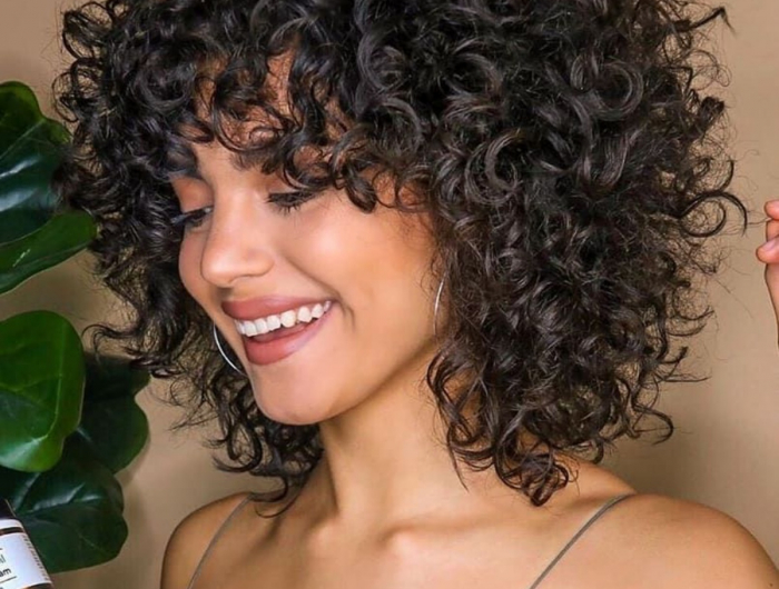 I tagli di capelli corti che si adattano benissimo ai ricci: i loook più popolari per le trentenni!